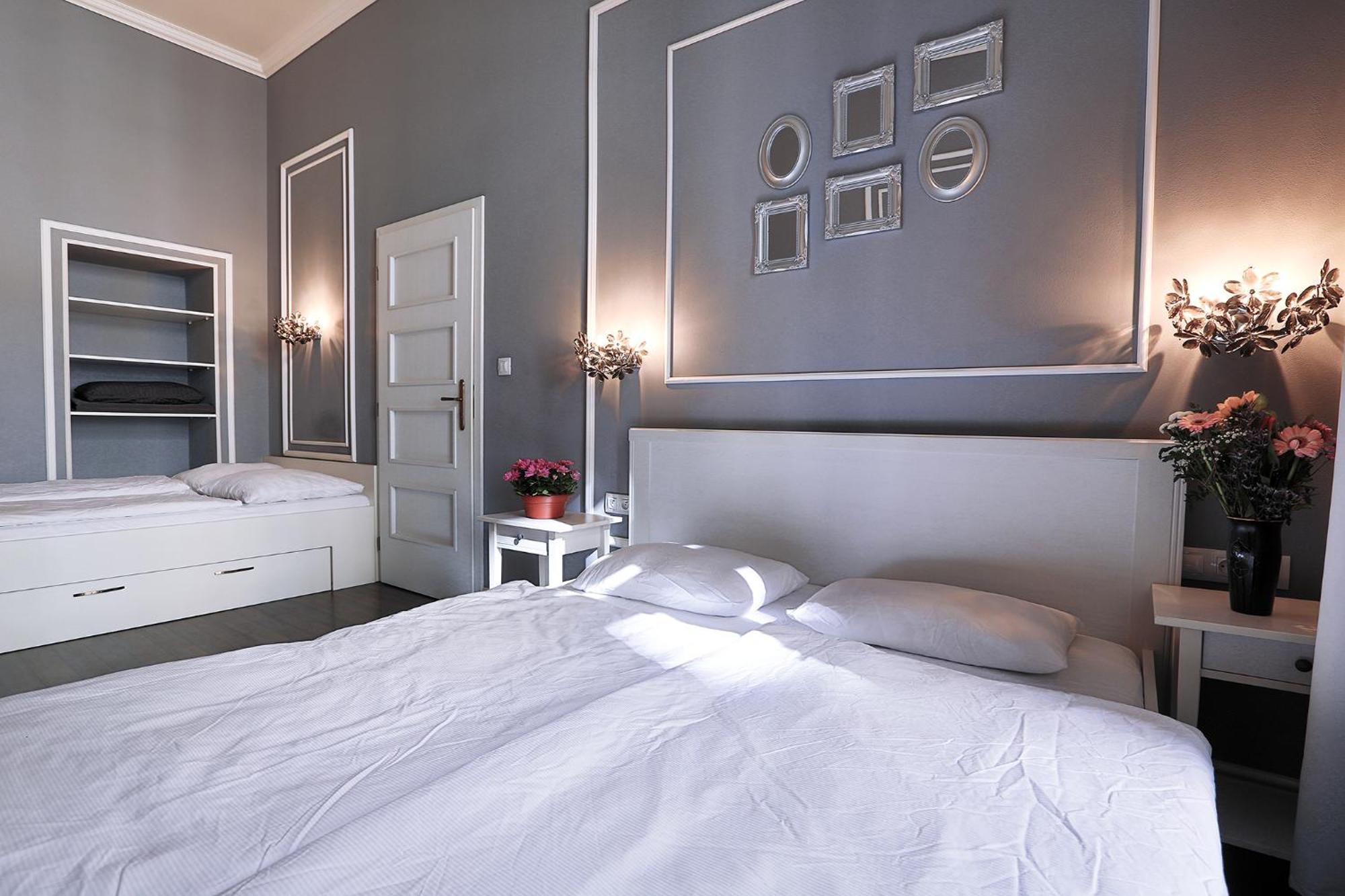 Two-Bedroom Haven In The Old Town Прага Екстер'єр фото